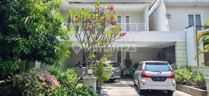Rumah 2 Lantai Bagus Semi Furnish SHM di Regency 21