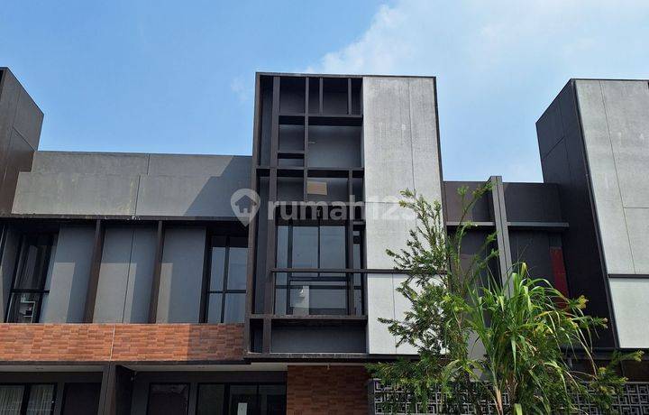 Di Jual Rumah 2 Lantai Bagus di Cluster Flavio @Suvarna Sutera