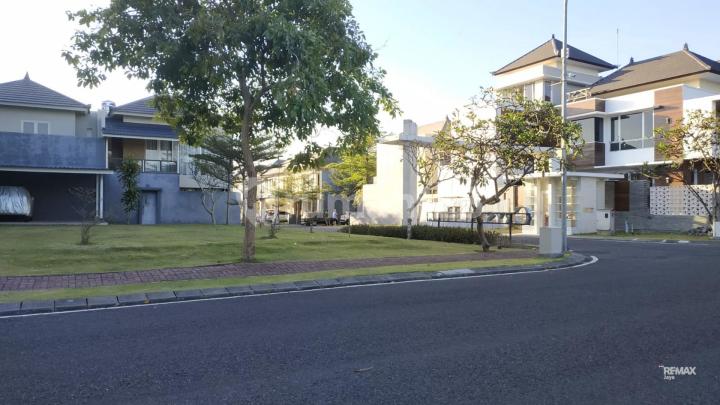 Tanah murah Dijual di jalan utama Citraland Denpasar.