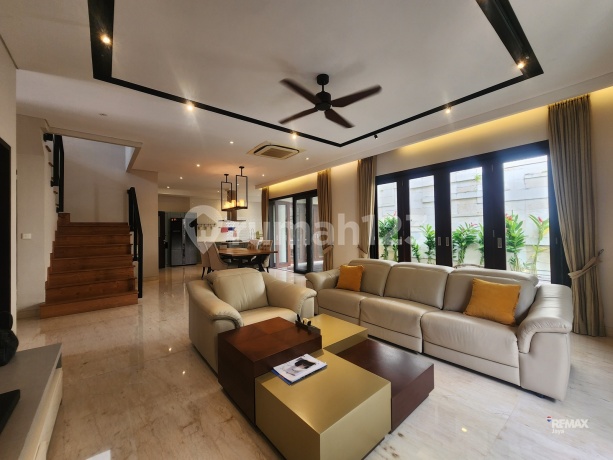 Rumah Mewah dalam komplek one gate system Harvest Land, dijual diKuta.