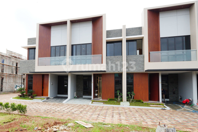 Rumah 2 Lantai Purinusa Kembangan Selangkah ke Puri Indah Mall - Meruya Jakarta Barat