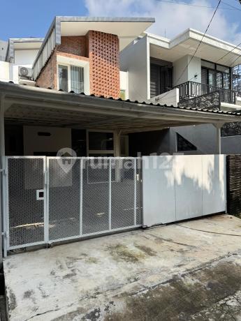 Rumah Minimalis Modern Dalam Perumahan Yang Nyaman Di Lebak Bulus Jakarta Selatan. Rumah Minimalis Modern Dalam Perumahan Yang Nyaman Di Lebak Bulus Jakarta Selatan.