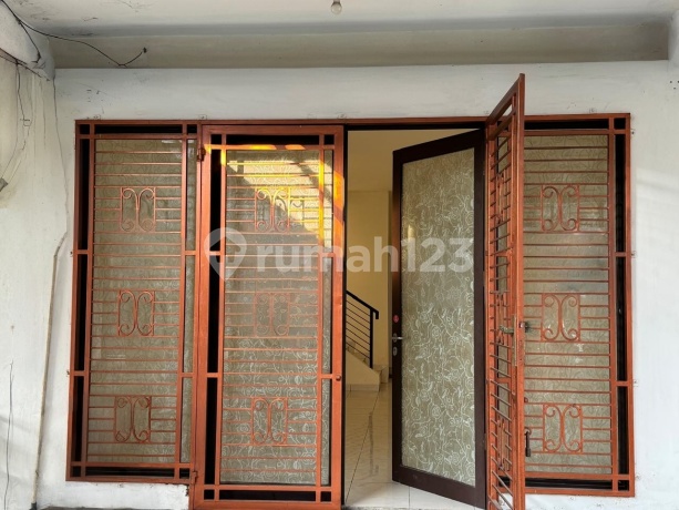 Ruko Siap Pakai Di Lokasi Strategis Newton Square Legenda Wisata Cibubur.