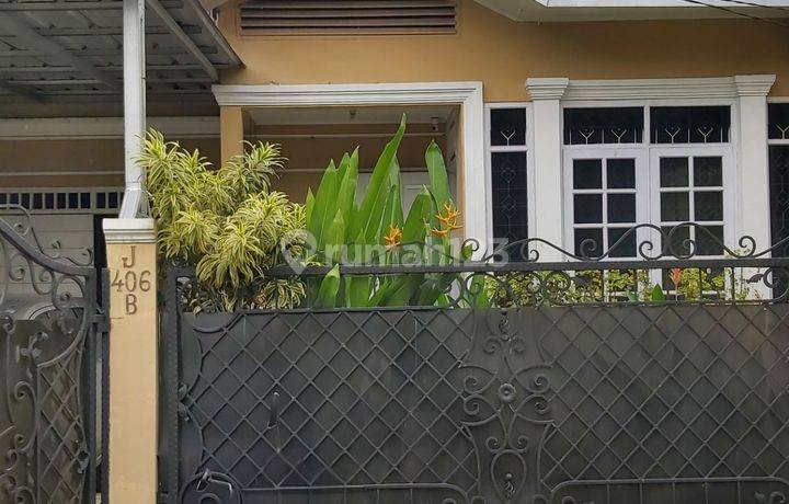 Rumah Siap Huni Dalam Lingkungan Yang Nyaman Dekat Dengan Akses Tol Di Cinere.