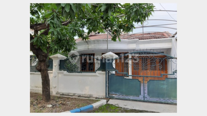 Ready-to-Occupy House, Strategic Location in Rungkut, Surabaya Ready-to-Occupy House, Strategic Location in Rungkut, Surabaya