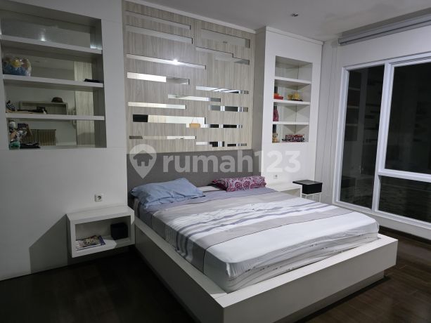 Rumah di Pluit Uk 10X23 Bagus SHM 4 Lantai