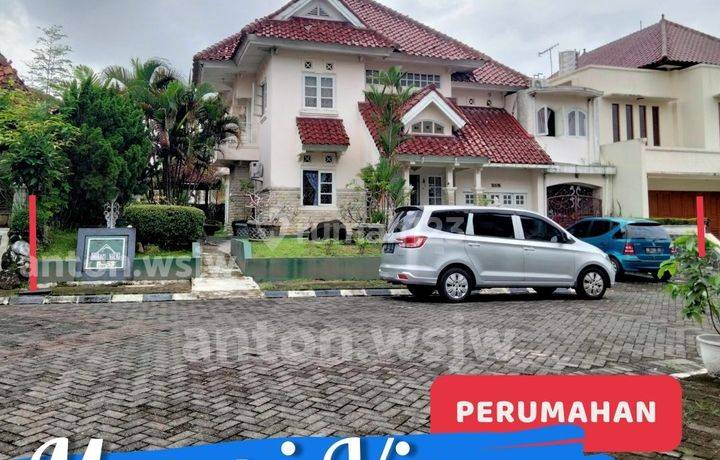 Rumah bagus 2 Lantai Jogja  Pesona Merapi SHM Lt 460 m² Lb 320 m
