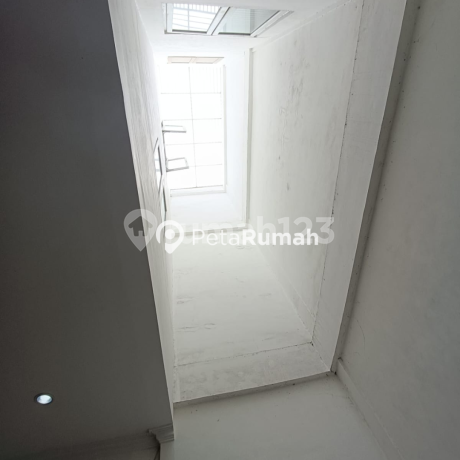 DIJUAL VILLA JALAN ULUWATU KOMPLEK CEMARA KUTA 