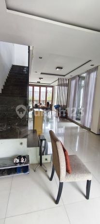 Jual Rumah Lokasi Bagus dan Depan di Cluster Favorite Mekar Wangi
