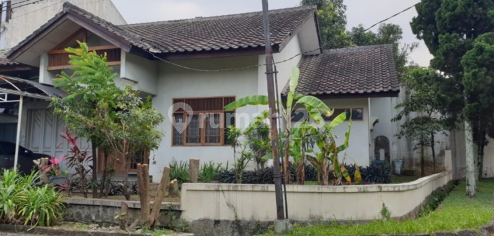 Rumah hook yang nyaman dan asri di Taman kopo melati Rumah hook yang nyaman dan asri di Taman kopo melati