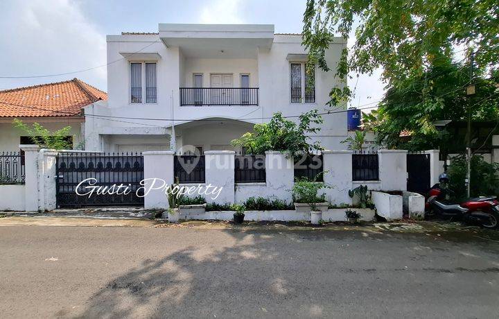 Tebet Timur Rumah 2 Lantai Asri Tenang Jalan 2 Mobil Lega