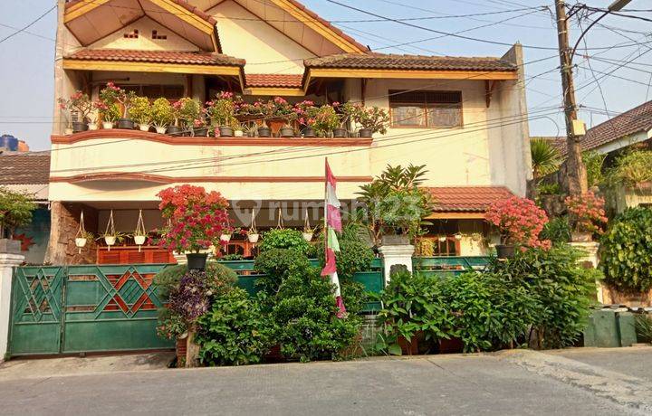 Rumah Cantik Kukuh 2 Lantai di Kompleks Pelni Depok, Sukmajaya