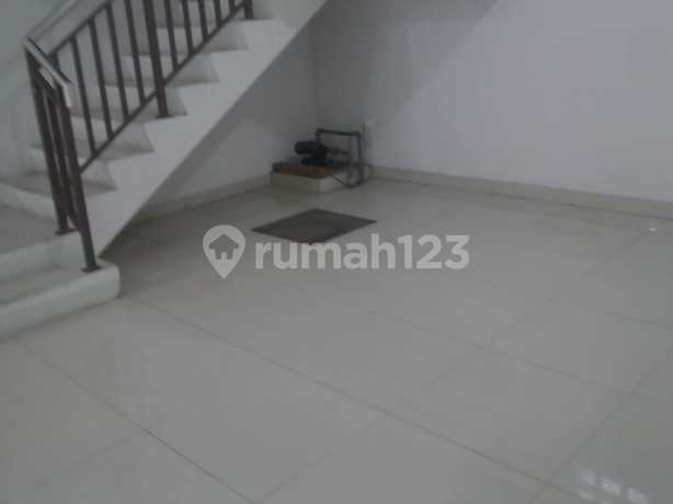 ruko 2 lantai di komplek holis regency lokasi strategis