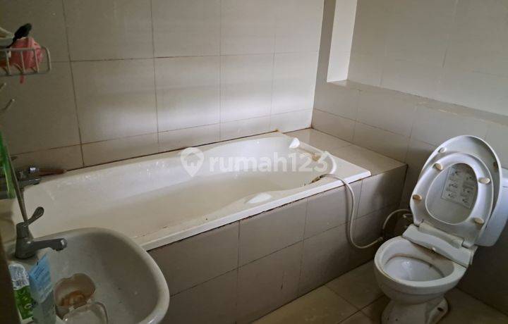 Rumah Dijual Rasa Villa Nyaman Hook Di Komplek Karang Arum 