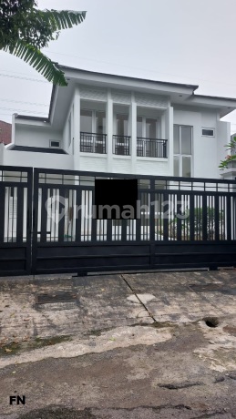 Komp. Bulog 1, South Jakarta, Ready-to-Occupy Minimalist House, Affordable, Land Size 327 m², Building Size 500 m²