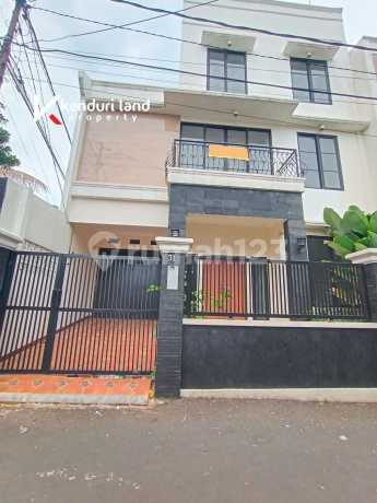 Rumah 3 Lantai Bagus Lokasi Strategis di Kalibata Jaksel Rumah 3 Lantai Bagus Lokasi Strategis di Kalibata Jaksel