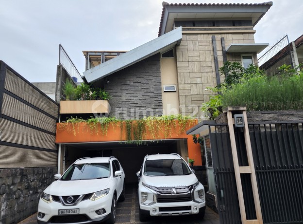 Rumah, 3 Lantai, 11 R. Tidur di Pondok Indah