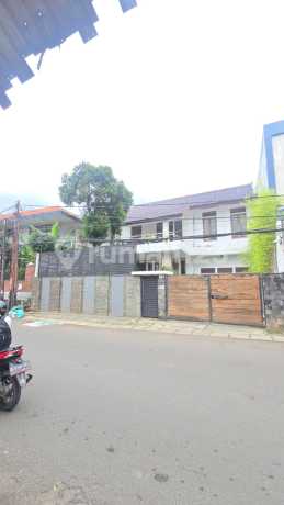 Di Jual Rumah Luas Harga Murah di Kemang Jakarta Selatan