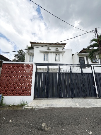 Rumah Logam Dekat Tol Buah Batu Bandung Rumah Logam Dekat Tol Buah Batu Bandung