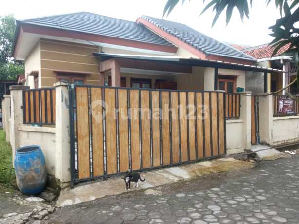 1-Story House 4BR/2CR, 10m Front Width - Panyileukan, East Bandung - Near Summarecon & Buahbatu Toll Road