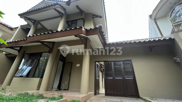 Rumah Di Taman Cendana Golf Lippo Karawaci Central Luas Tanah 318 M2 (11,8x19,6x19 M)bangunan 160 M2 Dua Lantai Pln 4400 Pam Shm Lt Atas : Kamar Tidur 3, Kmr Mandi 2lt Bawah : Kmr Kerja/kmr Tidur Kecil 1, Kmrn Mandi 1kmr Art, Kmr Mandi Dan Ruang Kerjanya 