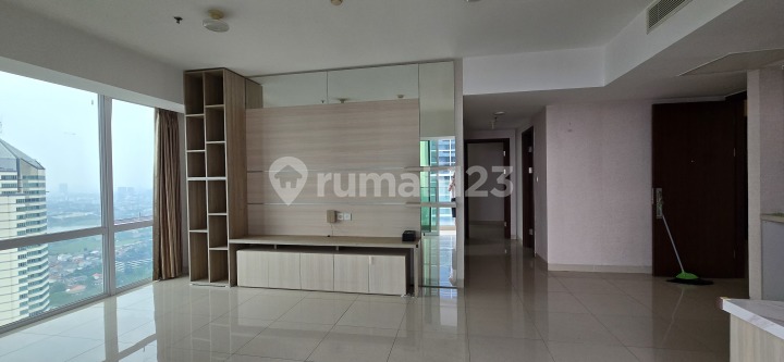Apartemen U Residence 3.. 2 Bedroom Luas.110 M . Ada Balcony. View Swimming Pool ; Uph. Dekat Siloam Hospital, Supermal Karawaci. 