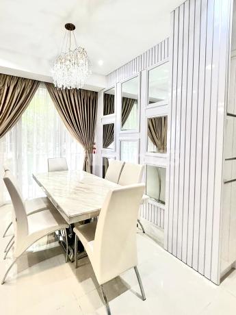 Condovilla Rainbow Spring 4Br Cakepp Siap Huni Gading Serpong View Danau Lantai Ground Type 4 Bedroom KM 3Master Bed Room Langsung View Danau Kondisi Bagus dan Terawat Semi Furnished bisa KPA