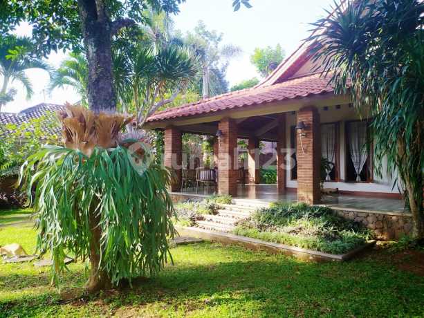 Rumah Clasik Nuansa Pedesaan Di Jalan Grafika Banyumanik