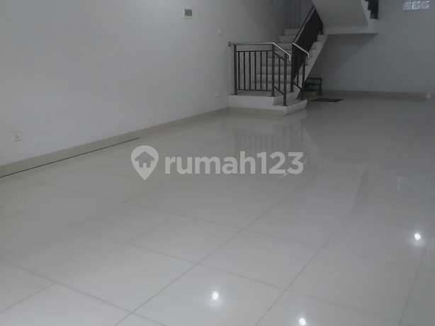 ruko 2 lantai di komplek holis regency strategis