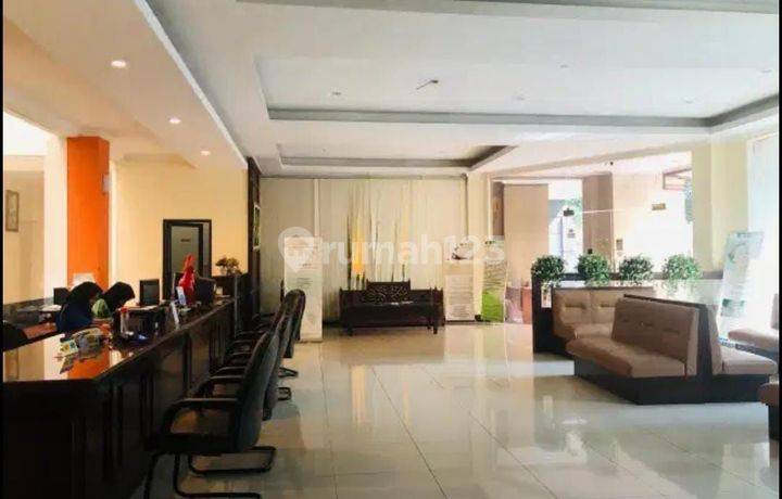 Gedung di Mainroad Supratman 3 Lantai SHM Bagus