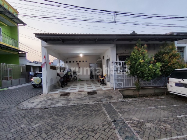 Poris Residence House in Front of the Park, Good Location