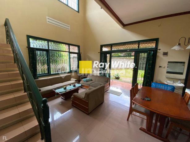 REPOSISI HARGA Rumah Halaman Luas di Permata Arcamanik Bandung REPOSISI HARGA Rumah Halaman Luas di Permata Arcamanik Bandung