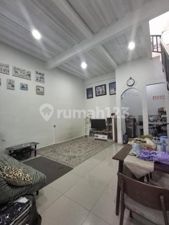 Dijual Cepat , Rumah Baru Full Renovasi 2 Lantai 2024* Komplek Green City View