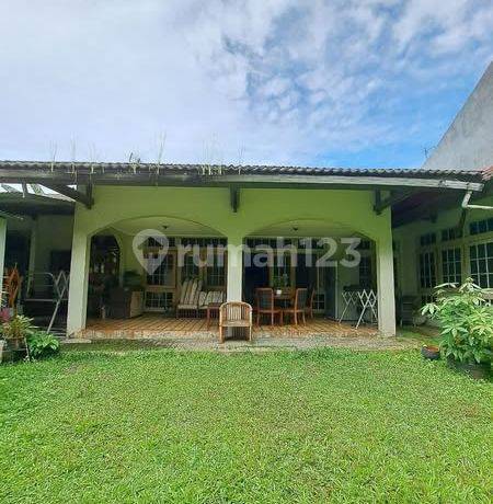 l Rumah Hitung Tanah di komplek Cinere Estate.