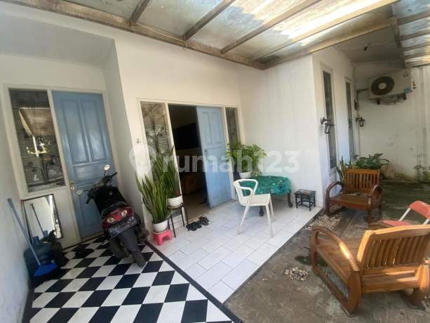 Rumah cantik siap huni murah di Graha Cinere