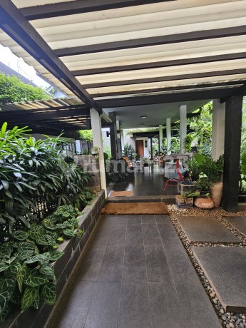 Beautiful House in Fatmawati Suitable for 3 Families.