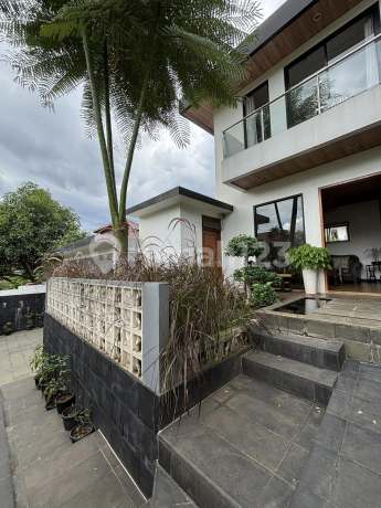 Rumah Modern Tropis Komplek Cinere Depok