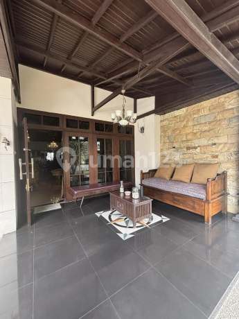 Rumah Unik dan Mewah Joglo Jalan Kejaksaan.