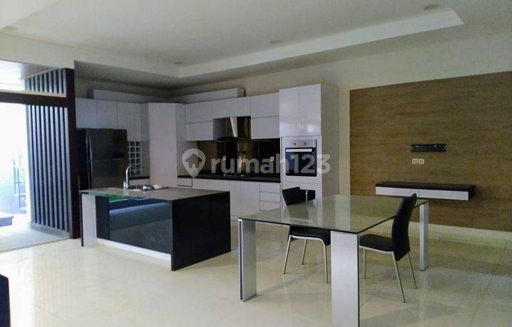 Strategis Parah Nih Rumah Lux di Setra Sari Kulon Bandung Kota