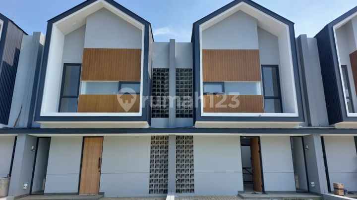 New 2-Story House in Strategic Kopo Near Kopo Toll Road & Margaasih New 2-Story House in Strategic Kopo Near Kopo Toll Road & Margaasih