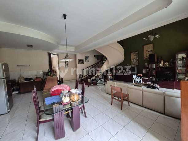 Rumah 2 Lantai Siap Huni di Baladewa Asri