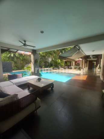 Super Luas! Rumah Mewah di Cilandak dengan Kolam Renang & Taman. Super Luas! Rumah Mewah di Cilandak dengan Kolam Renang & Taman.