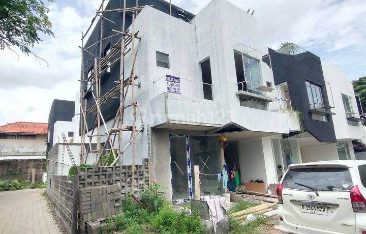 Rumah 1/2 jadi di area Ciputat timur 