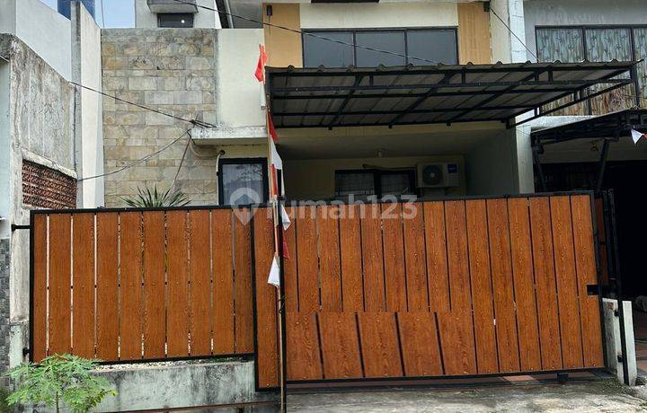 Rumah 2 Lantai Bagus Unfurnished HGB di Mahkota Cimuning, Bekasi b0859 