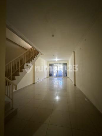 Ruko 3,5 Lantai di Green Lake City Hadap Jalan Ruko 3,5 Lantai di Green Lake City Hadap Jalan