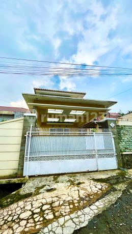 Rumah Nyaman dan Asri di Bandung Rumah Nyaman dan Asri di Bandung