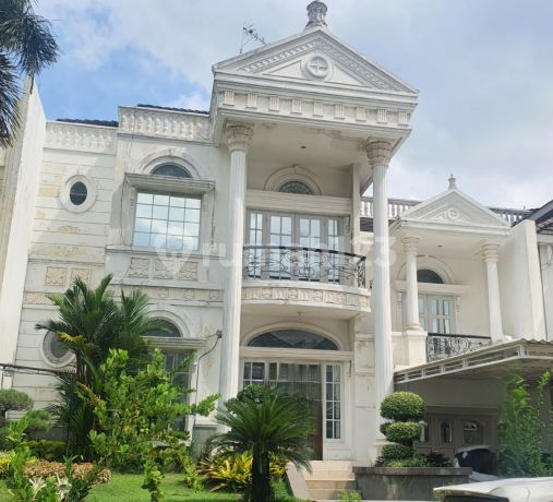 Classic Luxury Ready-to-Occupy House Raffles Garden West Surabaya