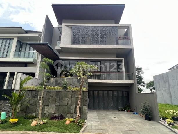 Brand New Super Luxury Home 3 Lantai Furnished Waterfront Cotraland Surabaya Barat