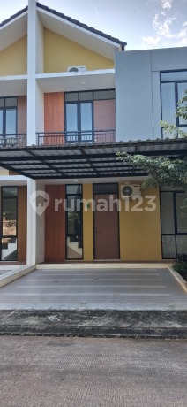 Luxury Ready-to-Occupy House, Adjacent to BSD, Steps Away from Cisauk Station Tangerang