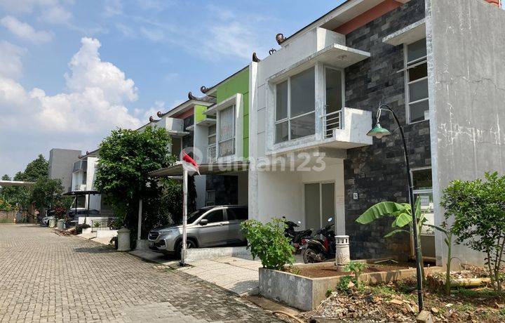 Rumah 2lt, Luas Tanah 168m2 Di Perum Batu Putih Cibubur Harjamukti Cimanggis Depok